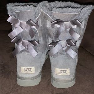 Gray double bailey bow uggs size 8 - SEND OFFERS